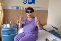 张建东院长仁心妙手点亮黑暗！Fuchs角膜内皮营养不良患者高难度白内障手术成功实施