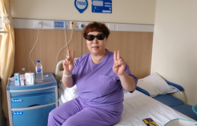 张建东院长仁心妙手点亮黑暗！Fuchs角膜内皮营养不良患者高难度白内障手术成功实施